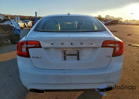 2014 Volvo S60 T5 из США, поврежденный, VIN YV1612FS2E2276049